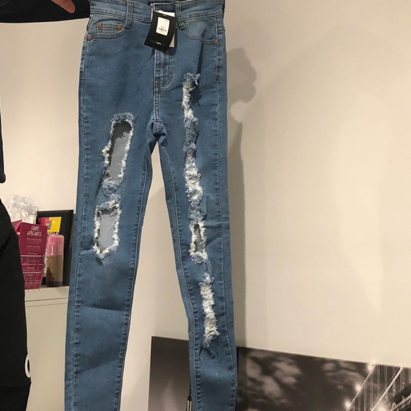FASHION NOVA distressed jeans - Picture 2 of 5